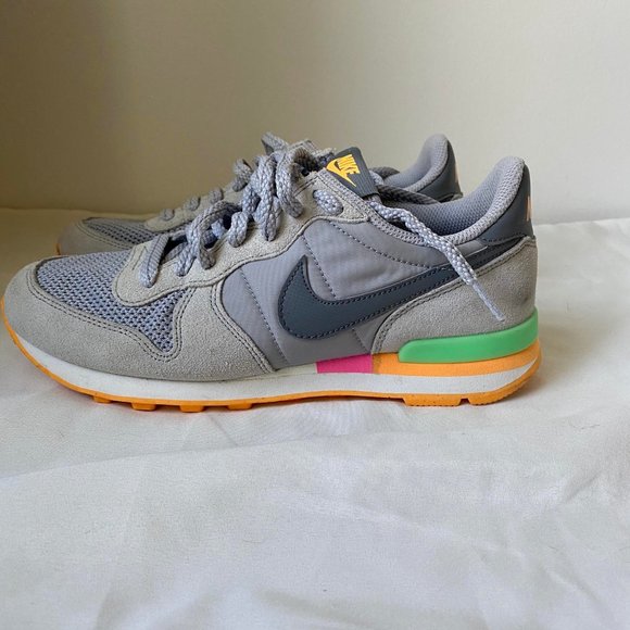 nike internationalist grey orange